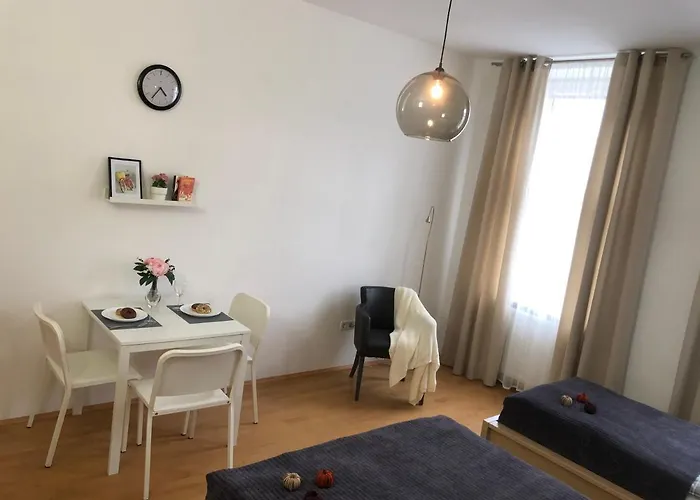 New, Bright Near The Metro! * Vienna