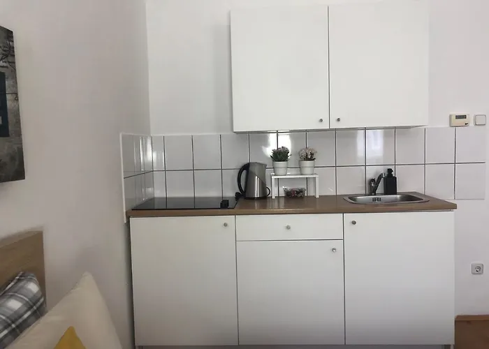 New, Bright Near The Metro!