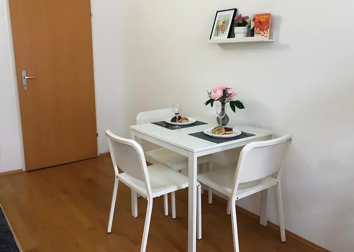 New, Bright Near The Metro! Vienna