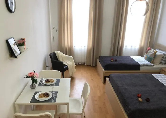 Apartment New, Bright Near The Metro!