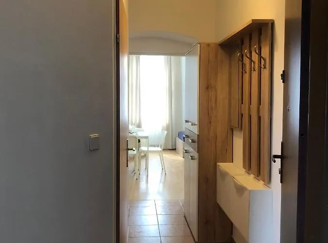 New, Bright Near The Metro! * Vienna